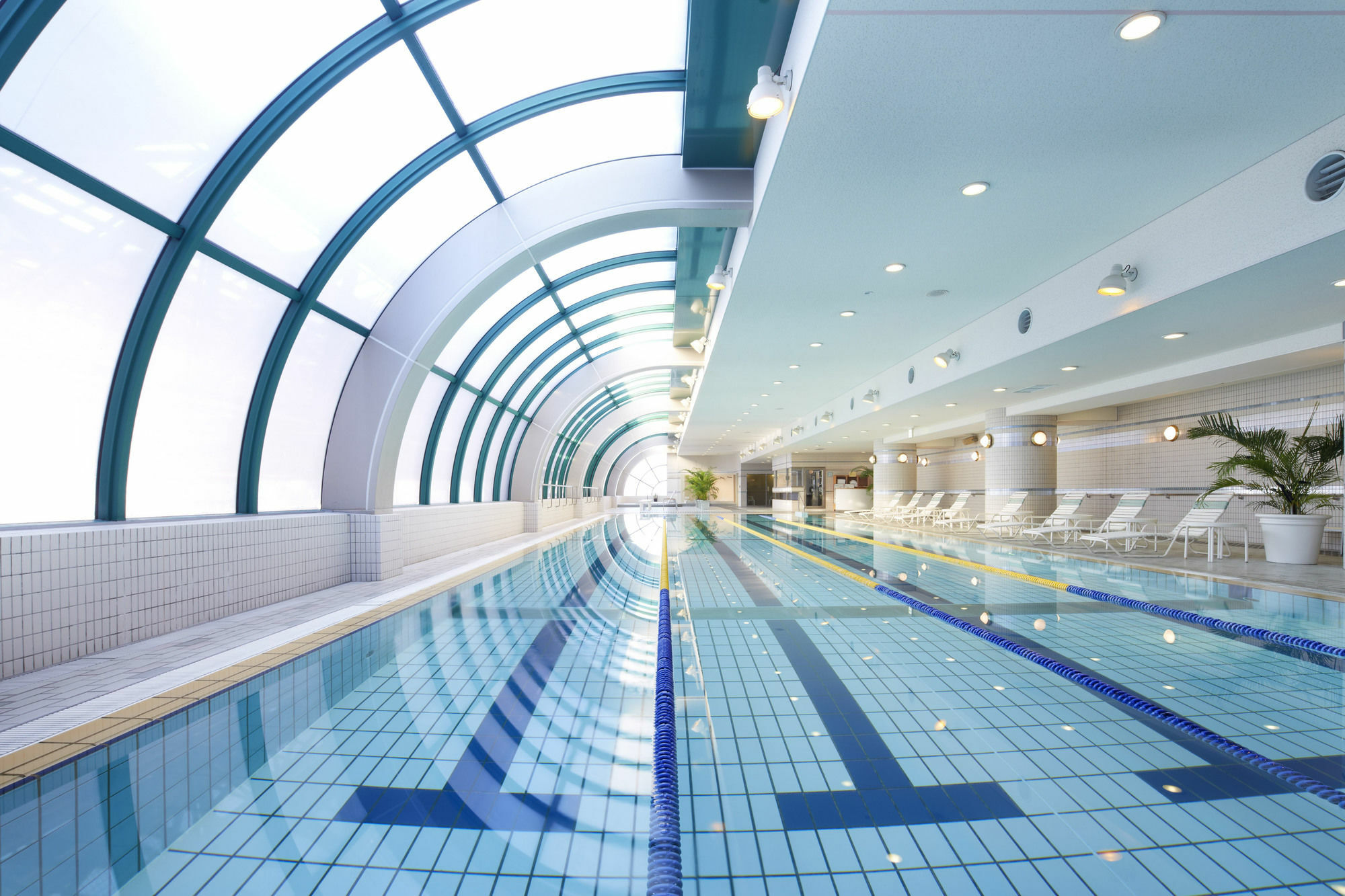 Hotel Agora Regency Osaka Sakai Sakai  Buitenkant foto The swimming pool at the hotel
