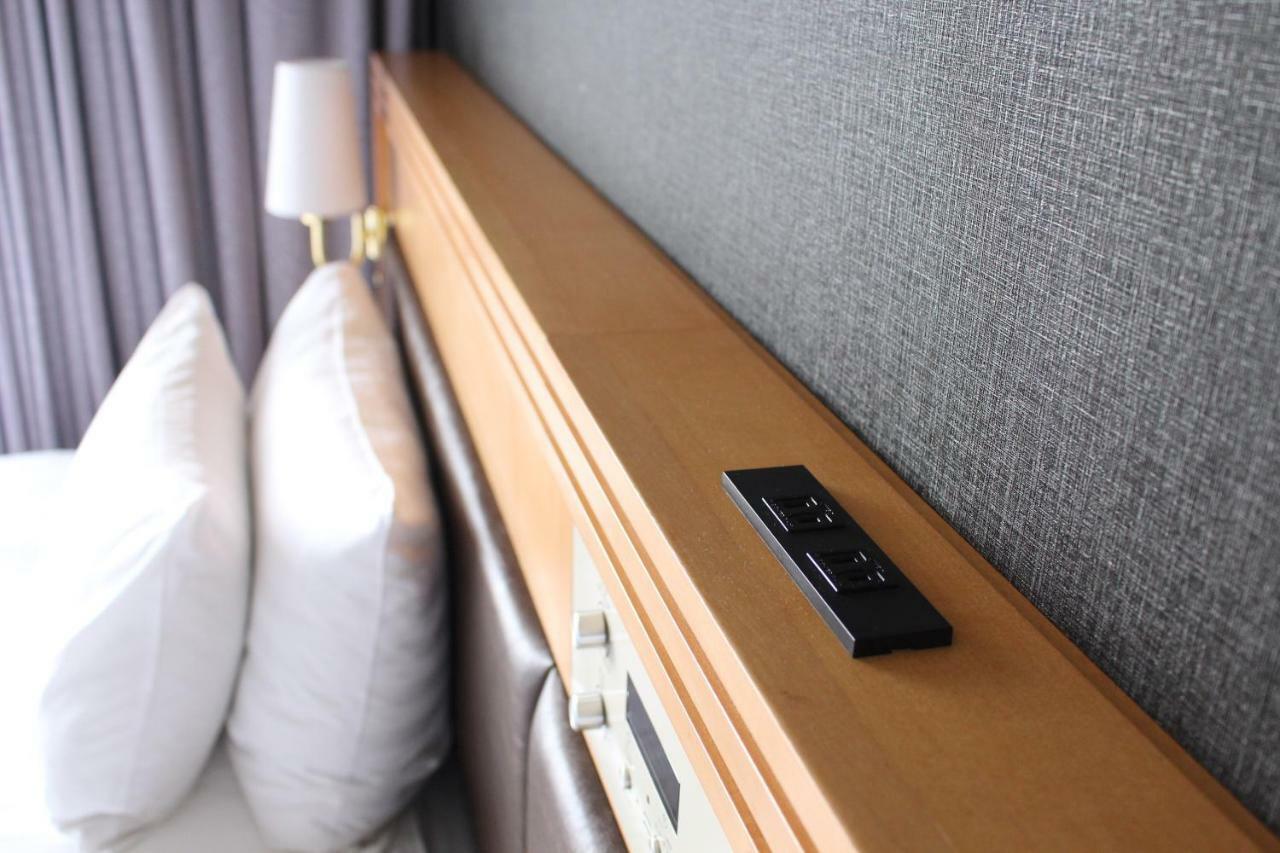 Hotel Agora Regency Osaka Sakai Sakai  Buitenkant foto A remote control for a motorized bed